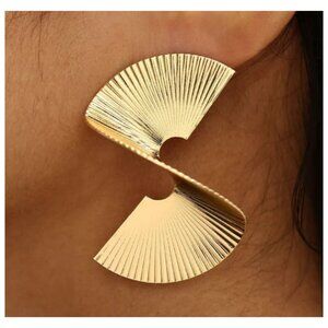 New Boutique Item - Twisted Gold Alloy Earrings